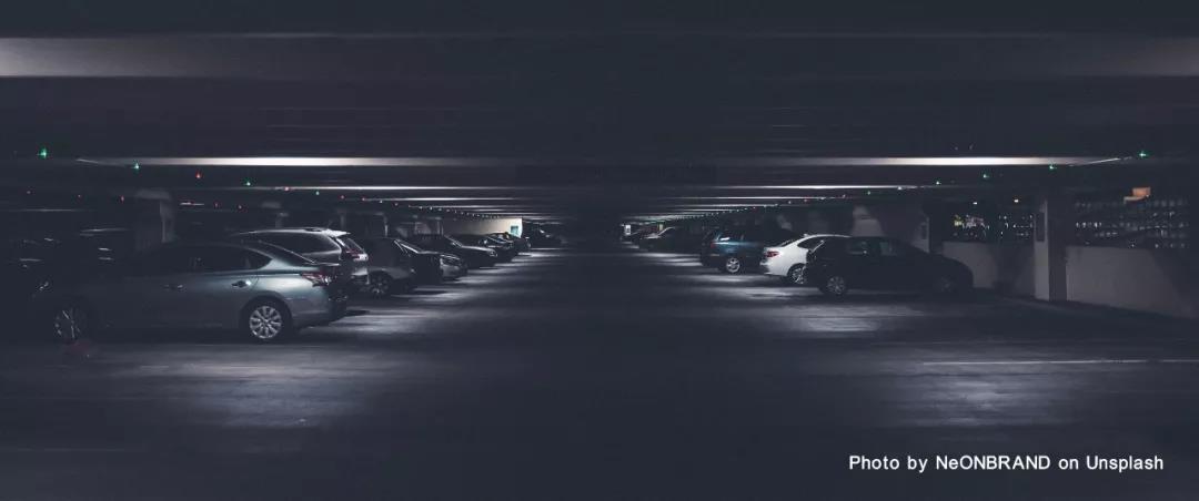  汽車庫、修車庫、停車場